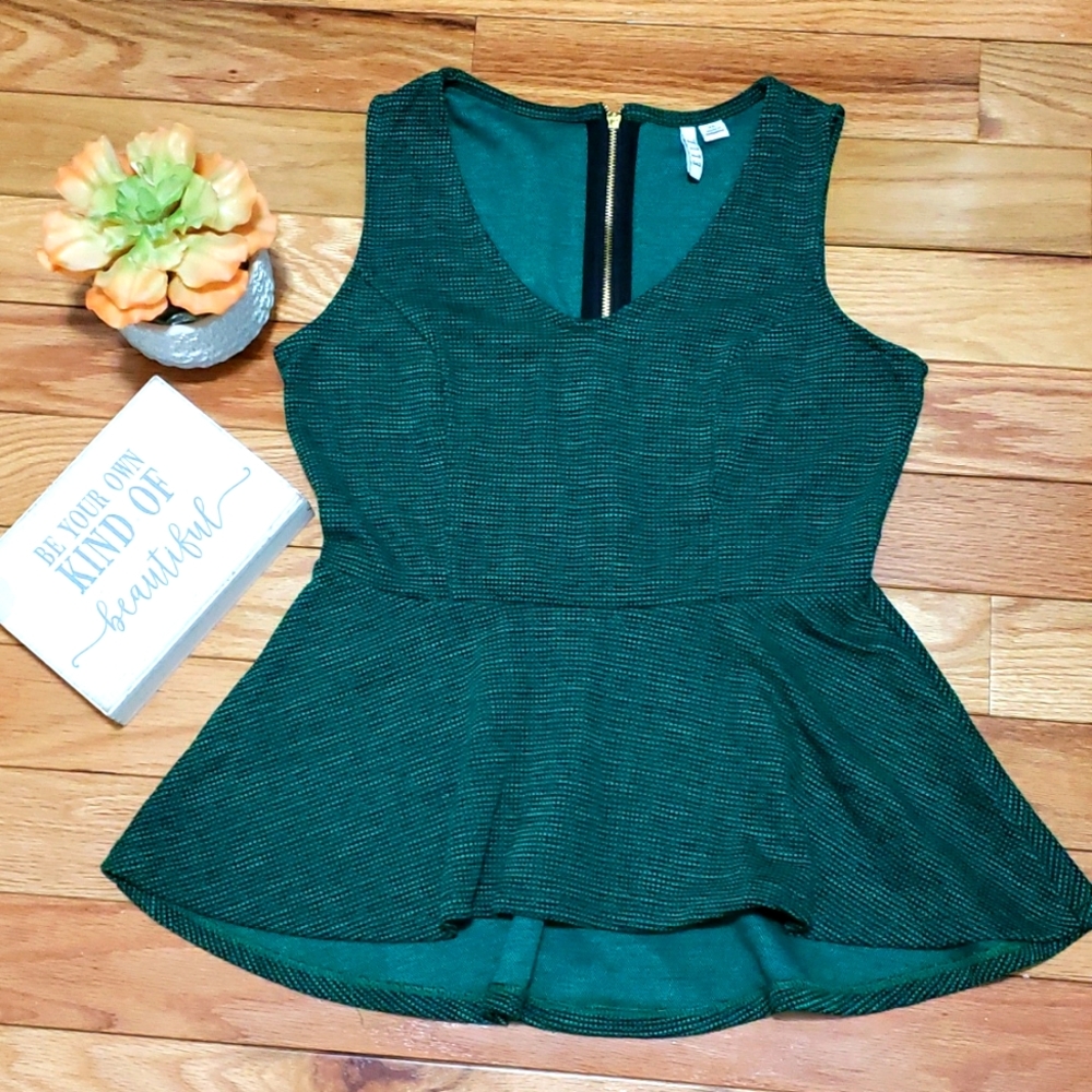 ELLE Sleeveless Vneck Peplum top